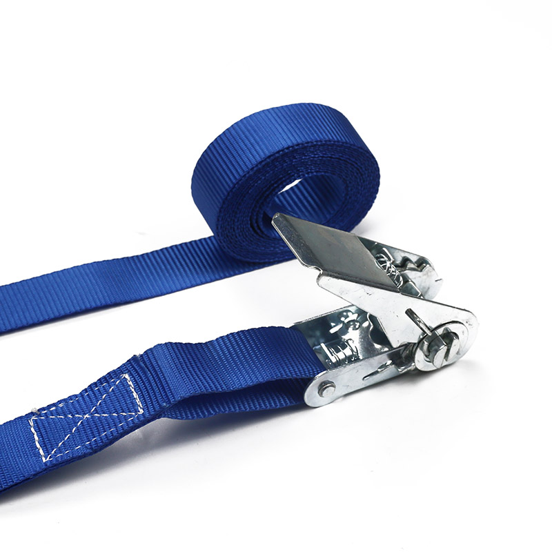 A 2 db-os Ratchet Strap készlet 25 mm-es műanyag tokban