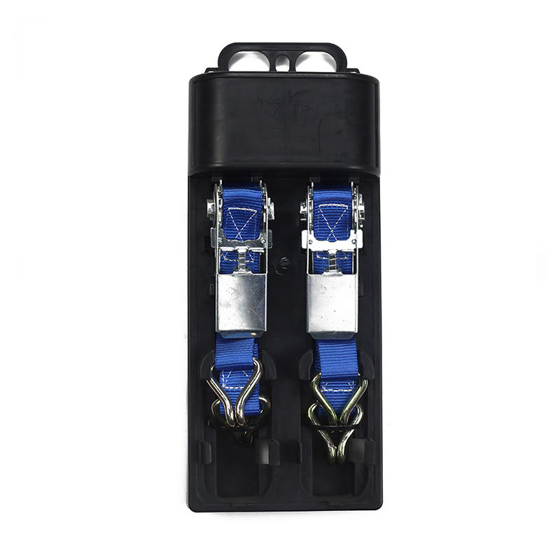 A 2 db-os Ratchet Strap készlet 25 mm-es műanyag tokban